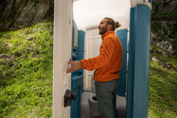 Best Portable toilet rental cost  in St Petersburg, FL