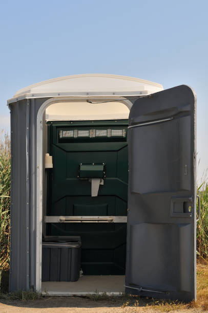 Best Porta potty delivery and setup  in St Petersburg, FL